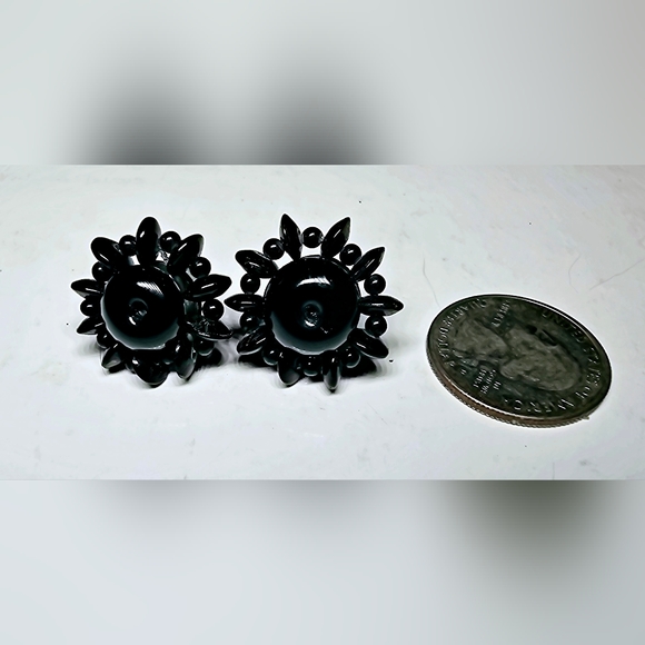 Like new vintage 1960s black sunburst Japanese screwback earrings signed Japan - Picture 9 of 9